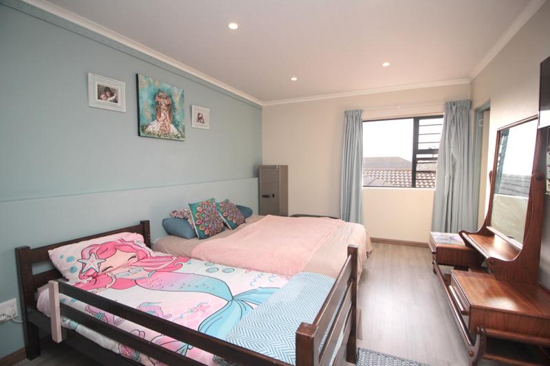 5 Bedroom Property for Sale in Fraaiuitsig Western Cape